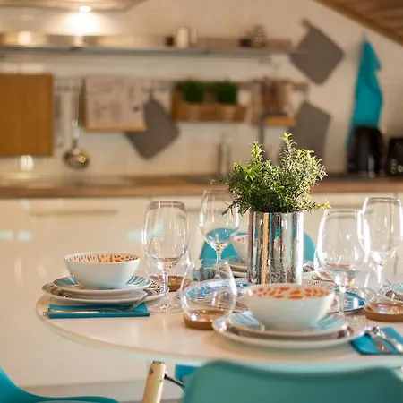 Mt Seafront Residence アパート ザヴァラティサ