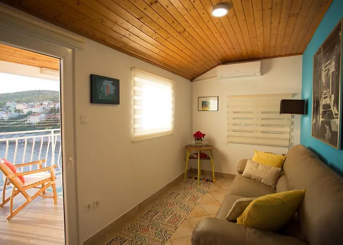 Mt Seafront * Zavalatica