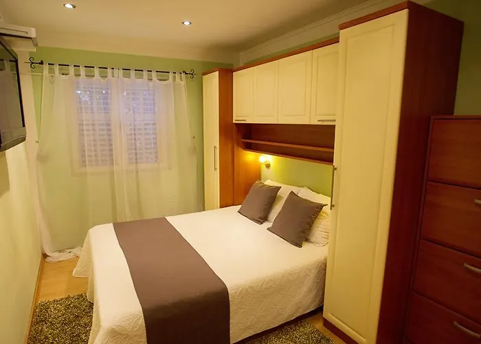 Mt Seafront Zavalatica